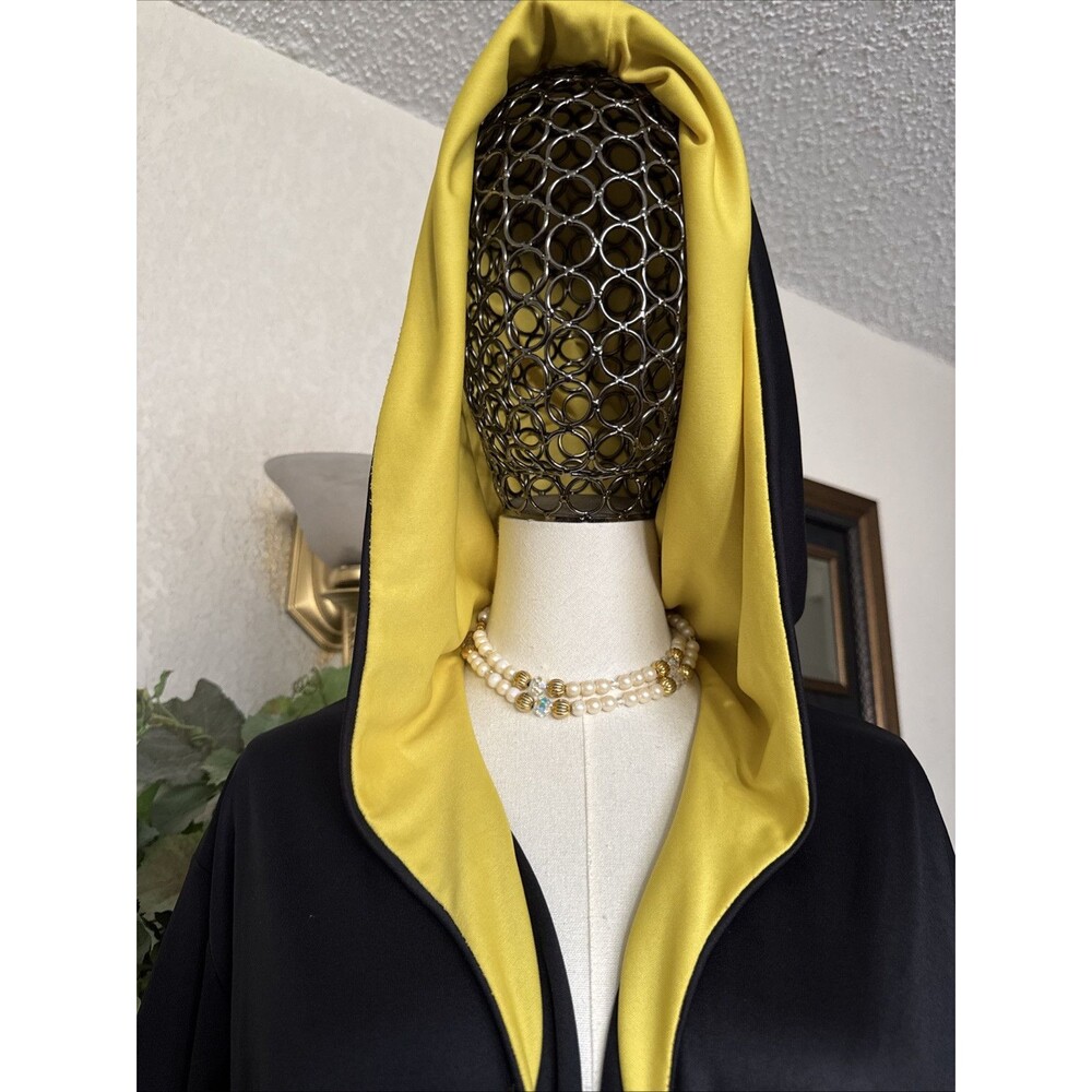 Harry Potter Long Cape Robe Hogwarts Costume Black Yellow Logo Magical - Picture 5 of 12